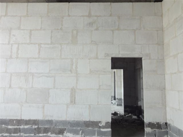 石膏砌块比传统砖墙耗能低